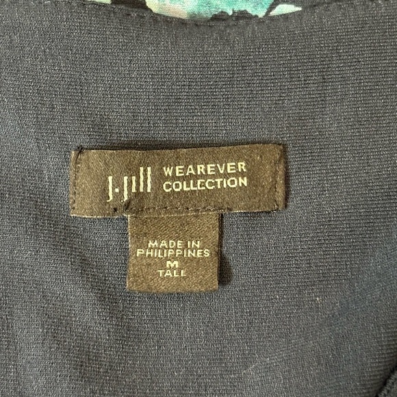 J.Jill Wearever V Neck Floral Tunic Boho Navy Blue Shirred Size Medium tall MT - Picture 2 of 16